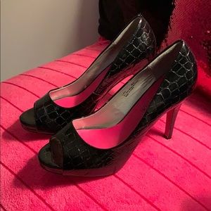 Adorb peep toe high heels